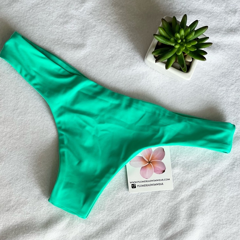 NWT. PLUMERIA Vibrant Green Bikini Bottom